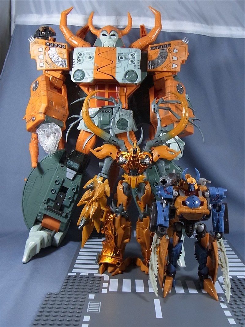 Image Review of Transformers Prime AM 19 Gaia Unicron Compared